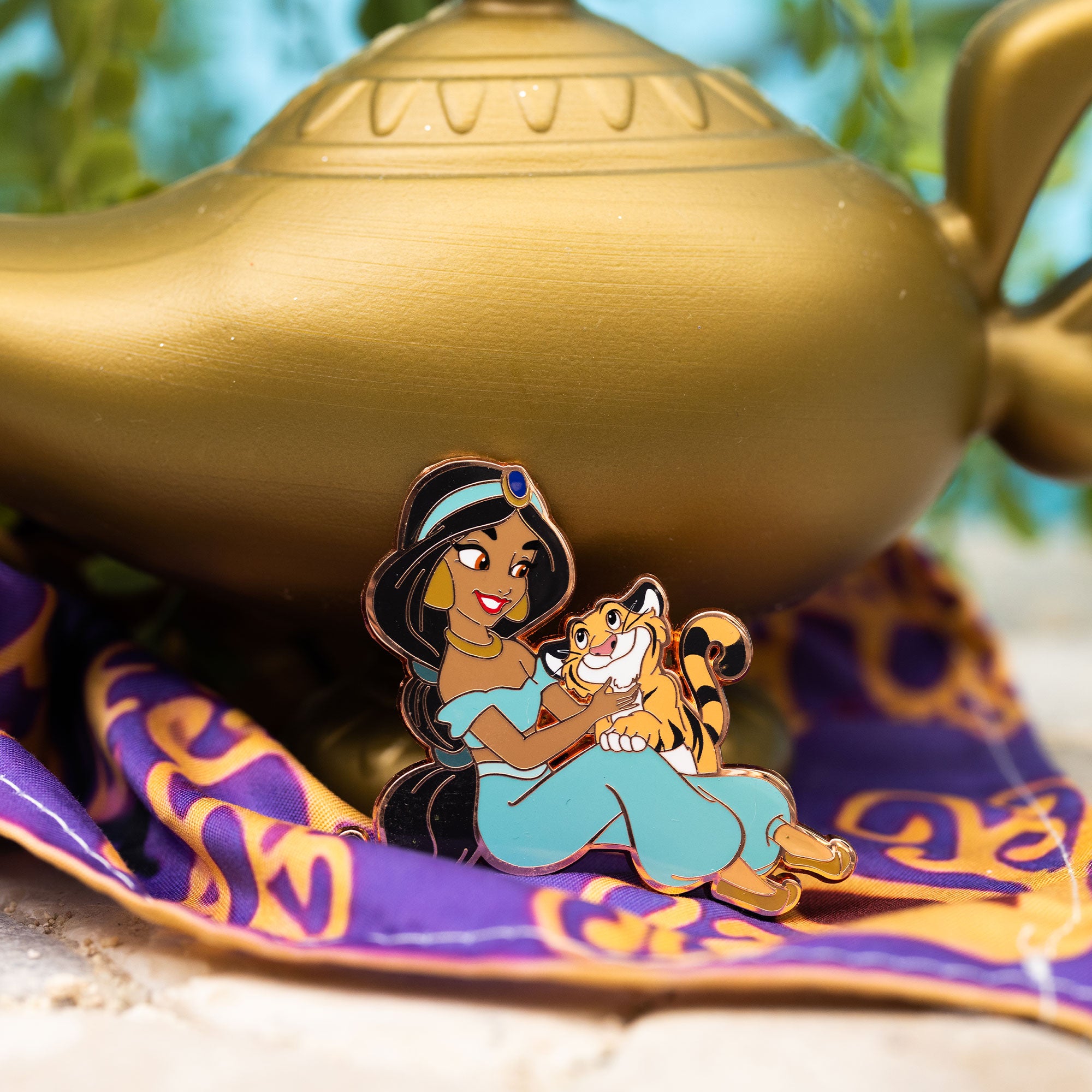 Disney Princess and Sidekicks Series Jasmine and Rajah 2.25" Special Edition 1000 Pin - NEW RELEASE